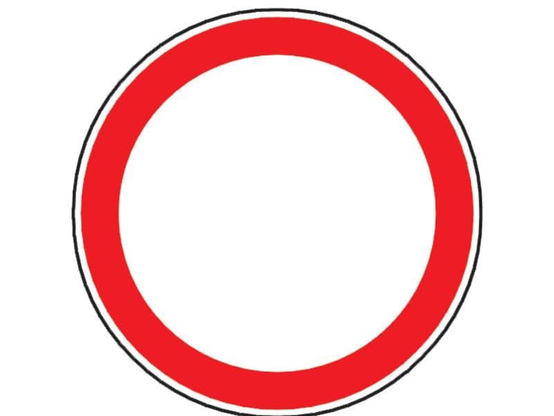 Au voie motocicletele să pătrundă  pe sectorul de drum unde este instalat acest indicator?