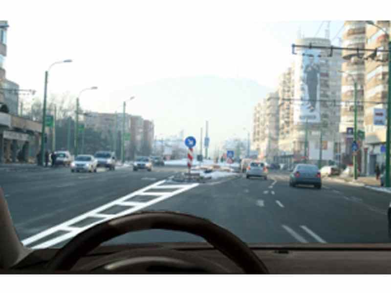 Este permis virajul la stânga în acest loc?